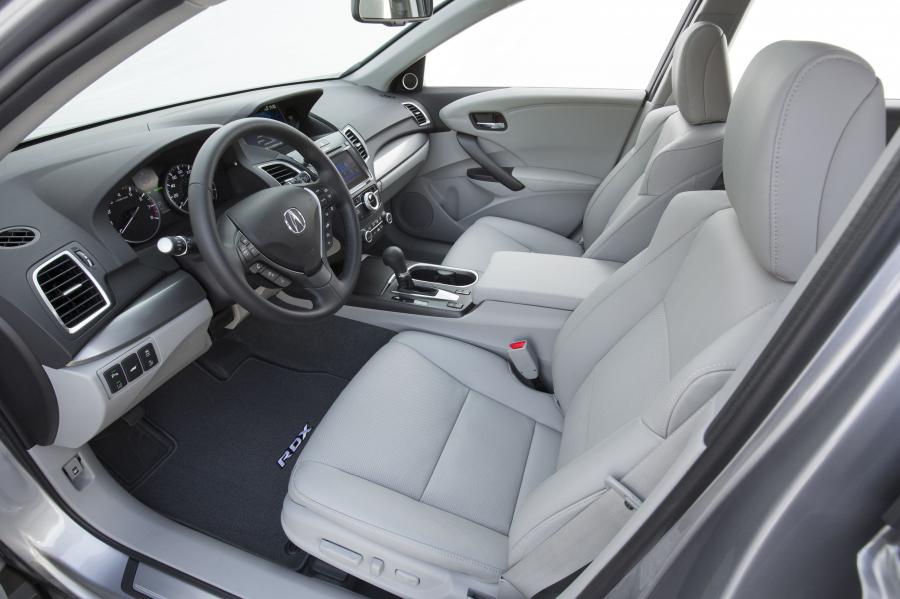 Интерьер Acura RDX (TB3/4) 2015 года  (фото 19 из 34)